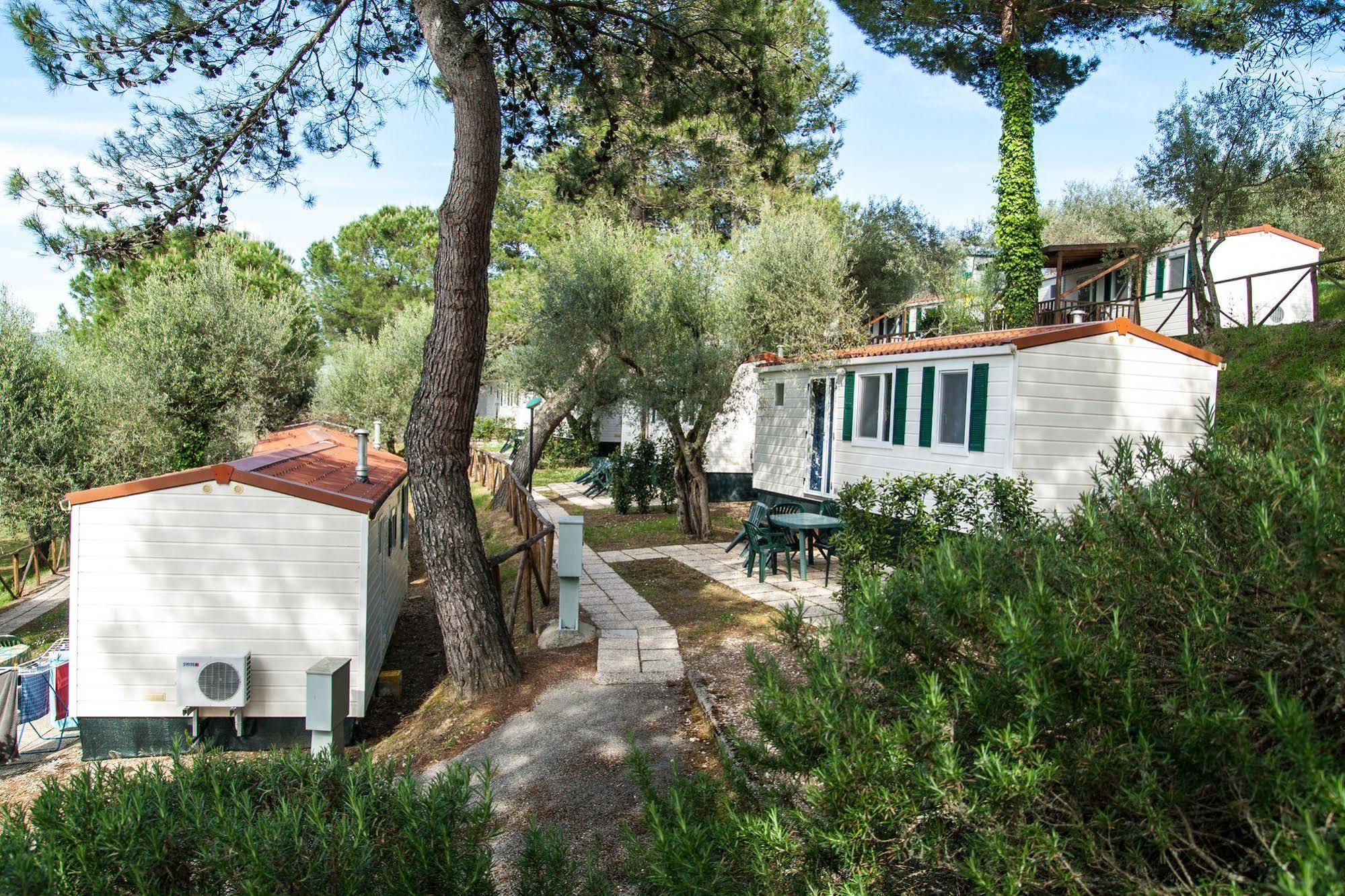 Cerquestra Camping Village Monte del Lago Exterior photo